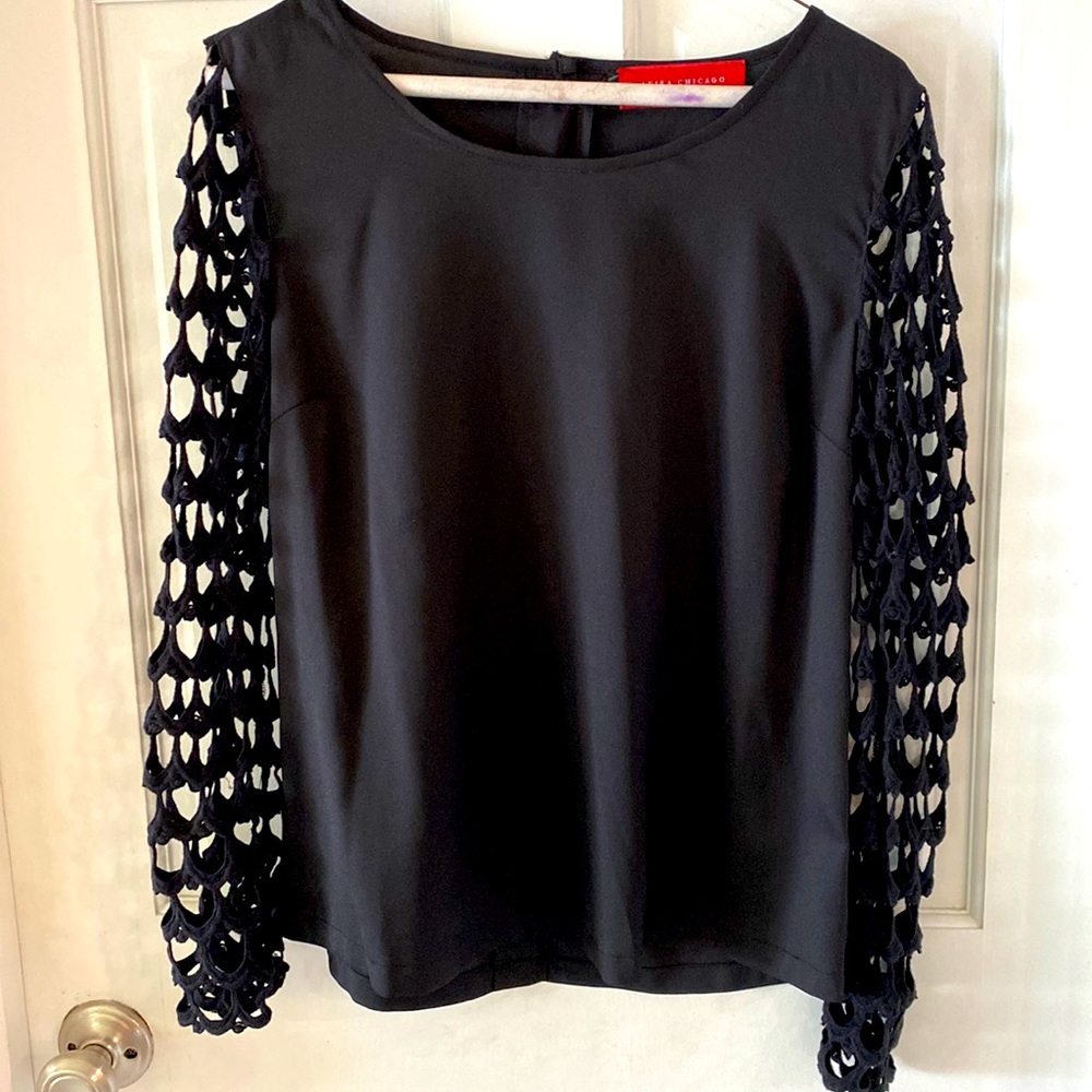 Akira black top